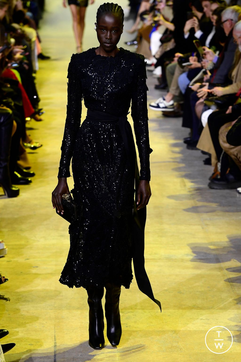 Fashion Week Paris Fall/Winter 2023 look 36 from the Elie Saab collection 女装