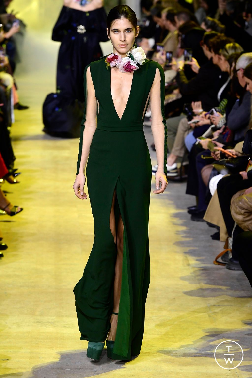 Fashion Week Paris Fall/Winter 2023 look 42 from the Elie Saab collection 女装