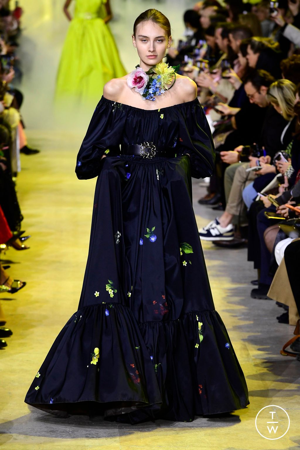 Fashion Week Paris Fall/Winter 2023 look 43 from the Elie Saab collection 女装