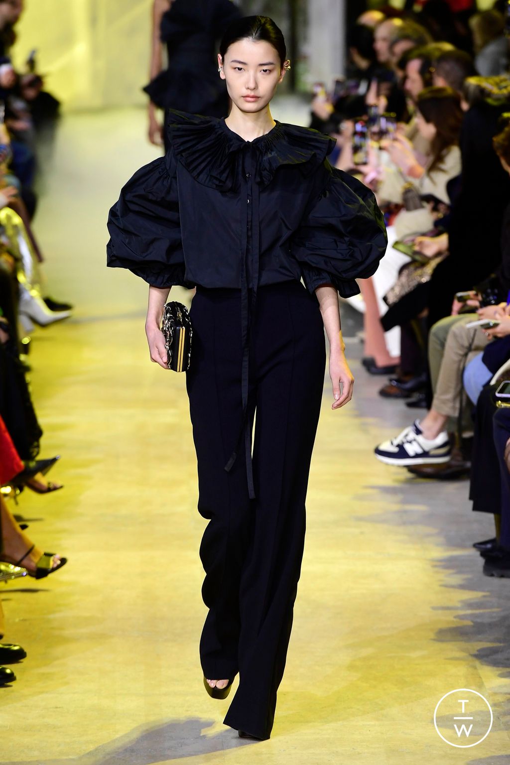 Fashion Week Paris Fall/Winter 2023 look 47 de la collection Elie Saab womenswear