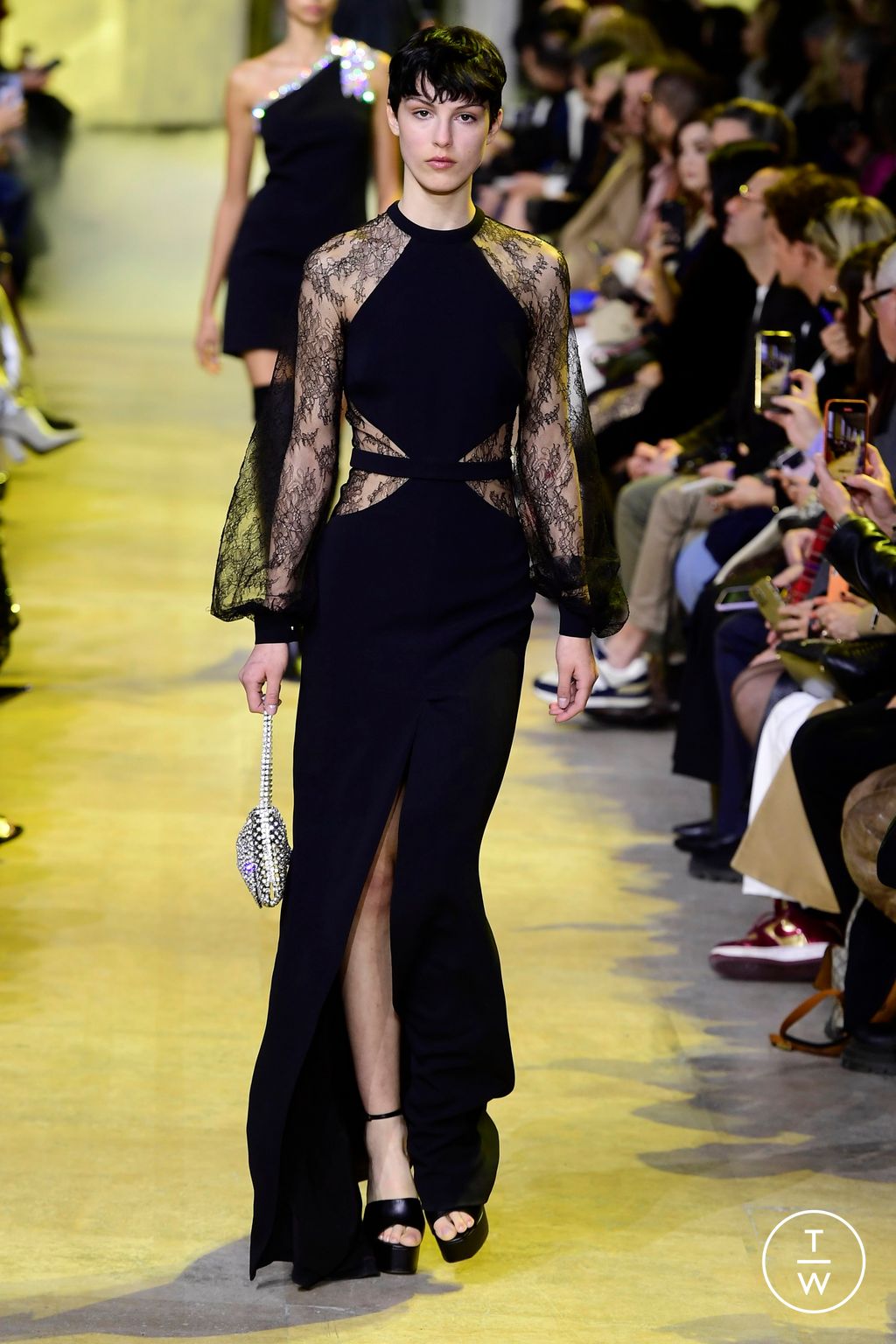 Fashion Week Paris Fall/Winter 2023 look 52 from the Elie Saab collection 女装