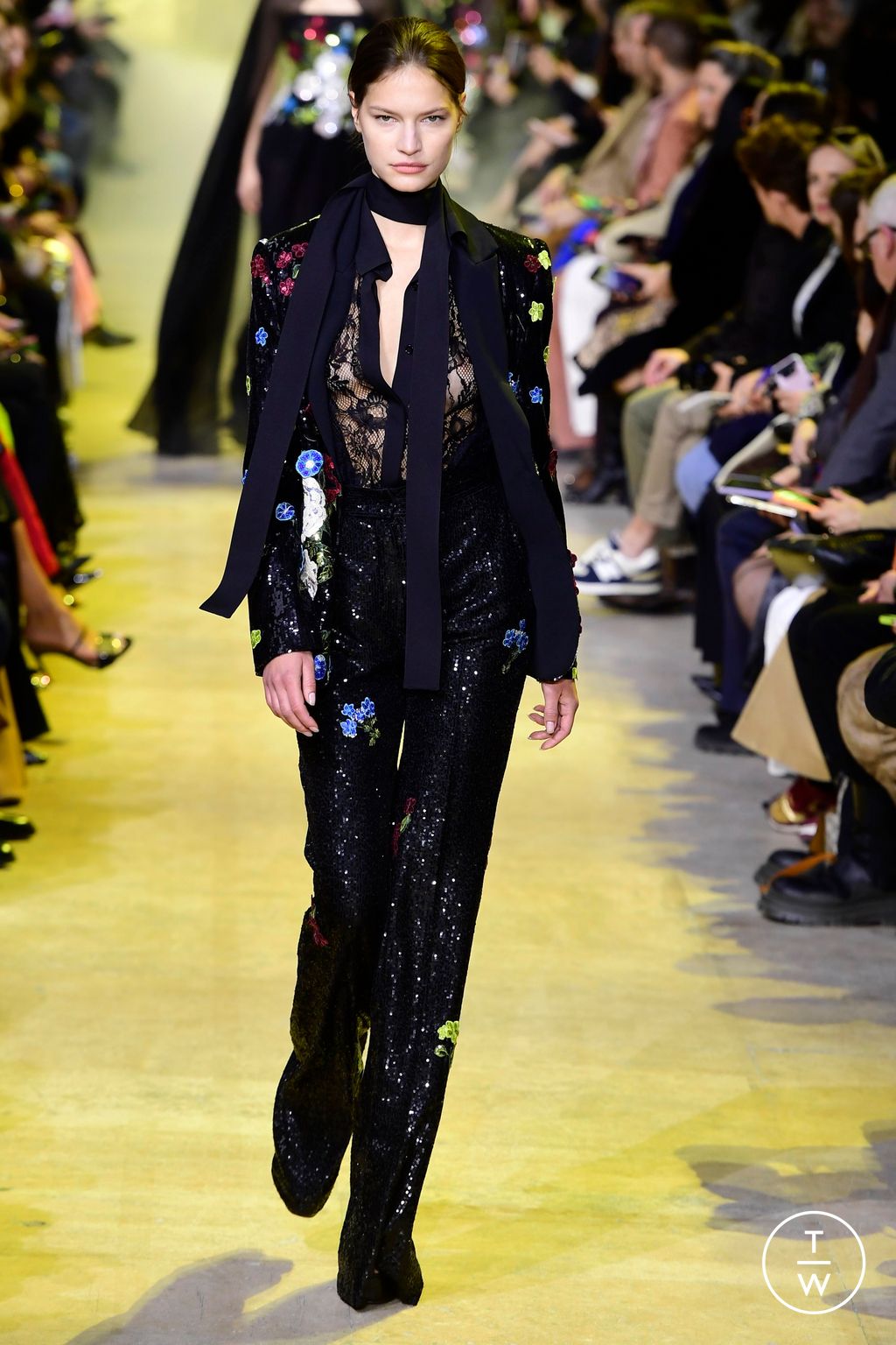 Fashion Week Paris Fall/Winter 2023 look 67 de la collection Elie Saab womenswear