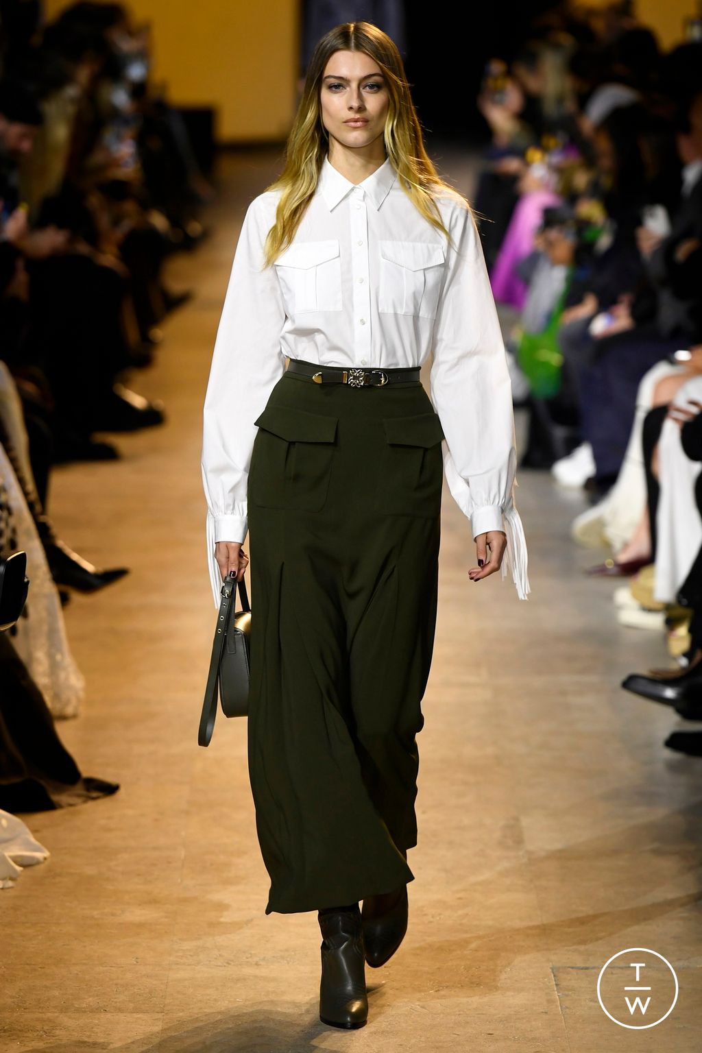 Fashion Week Paris Fall/Winter 2024 look 6 de la collection Elie Saab womenswear