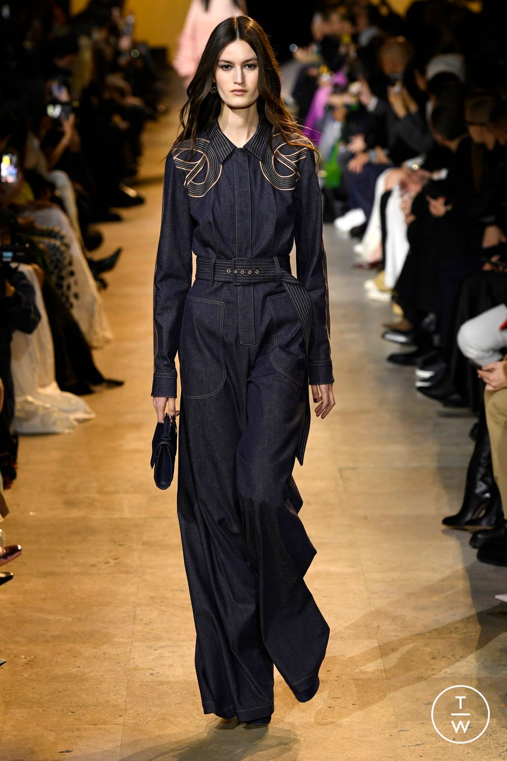 Fashion Week Paris Fall/Winter 2024 look 13 from the Elie Saab collection 女装