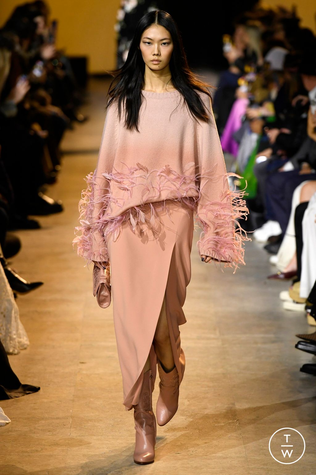 Fashion Week Paris Fall/Winter 2024 look 14 from the Elie Saab collection 女装