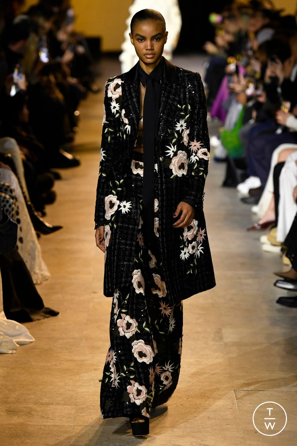 Fashion Week Paris Fall/Winter 2024 look 17 from the Elie Saab collection womenswear