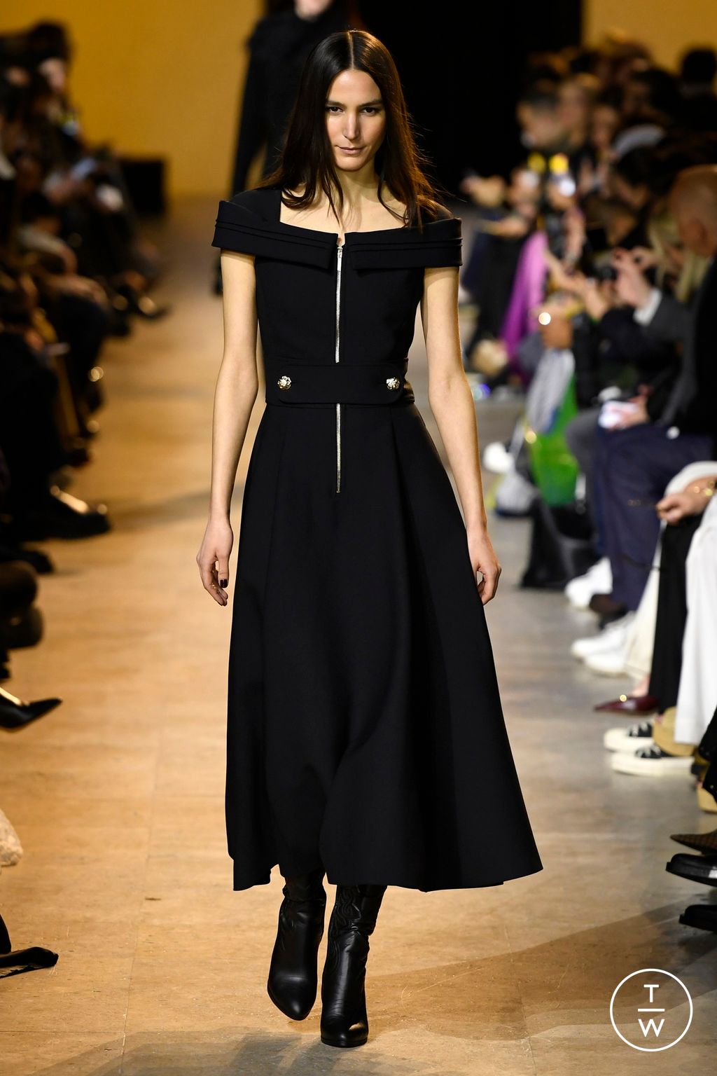Fashion Week Paris Fall/Winter 2024 look 23 from the Elie Saab collection womenswear