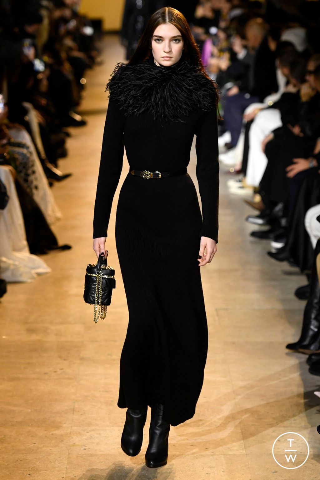 Fashion Week Paris Fall/Winter 2024 look 24 from the Elie Saab collection 女装