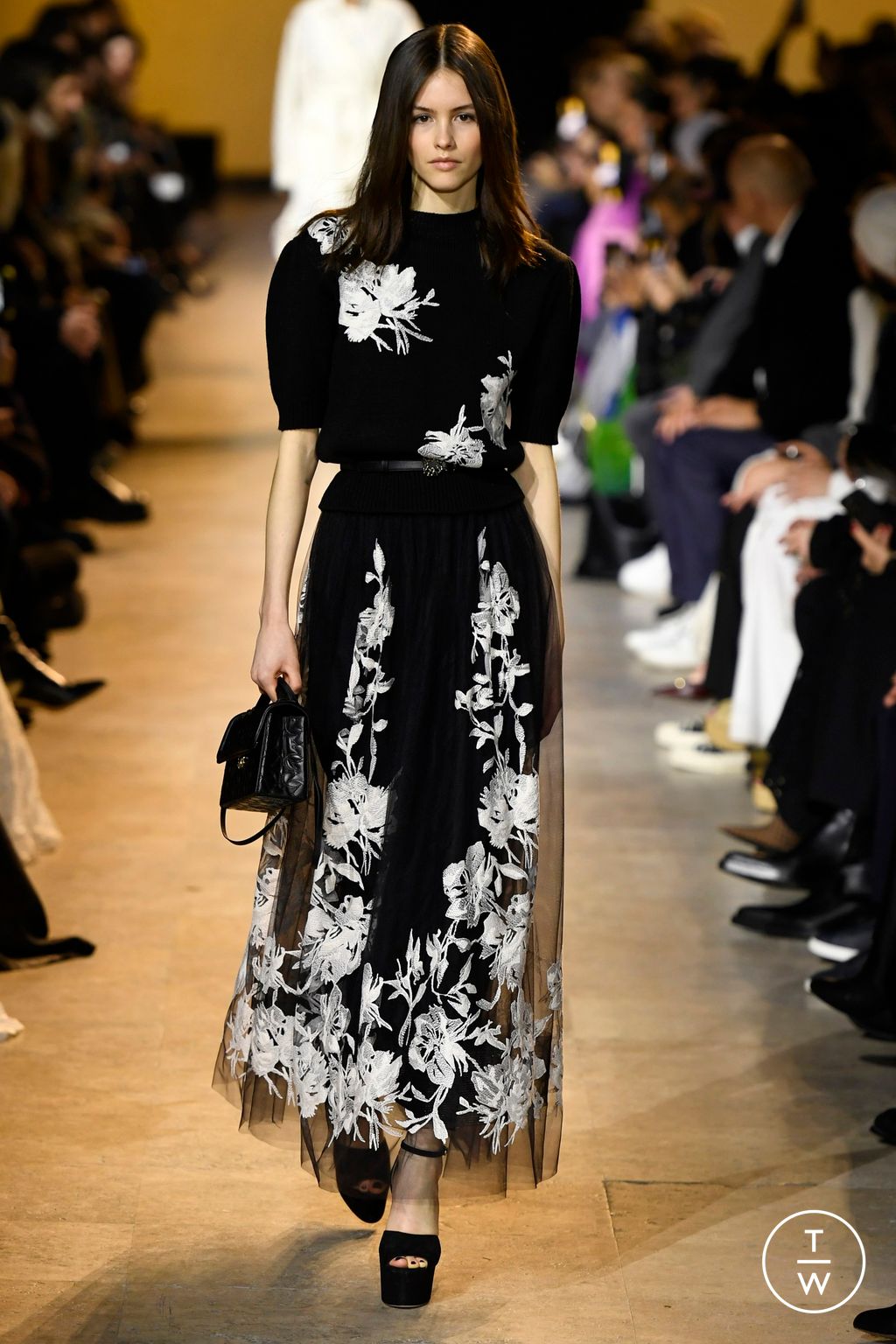 Fashion Week Paris Fall/Winter 2024 look 31 from the Elie Saab collection womenswear