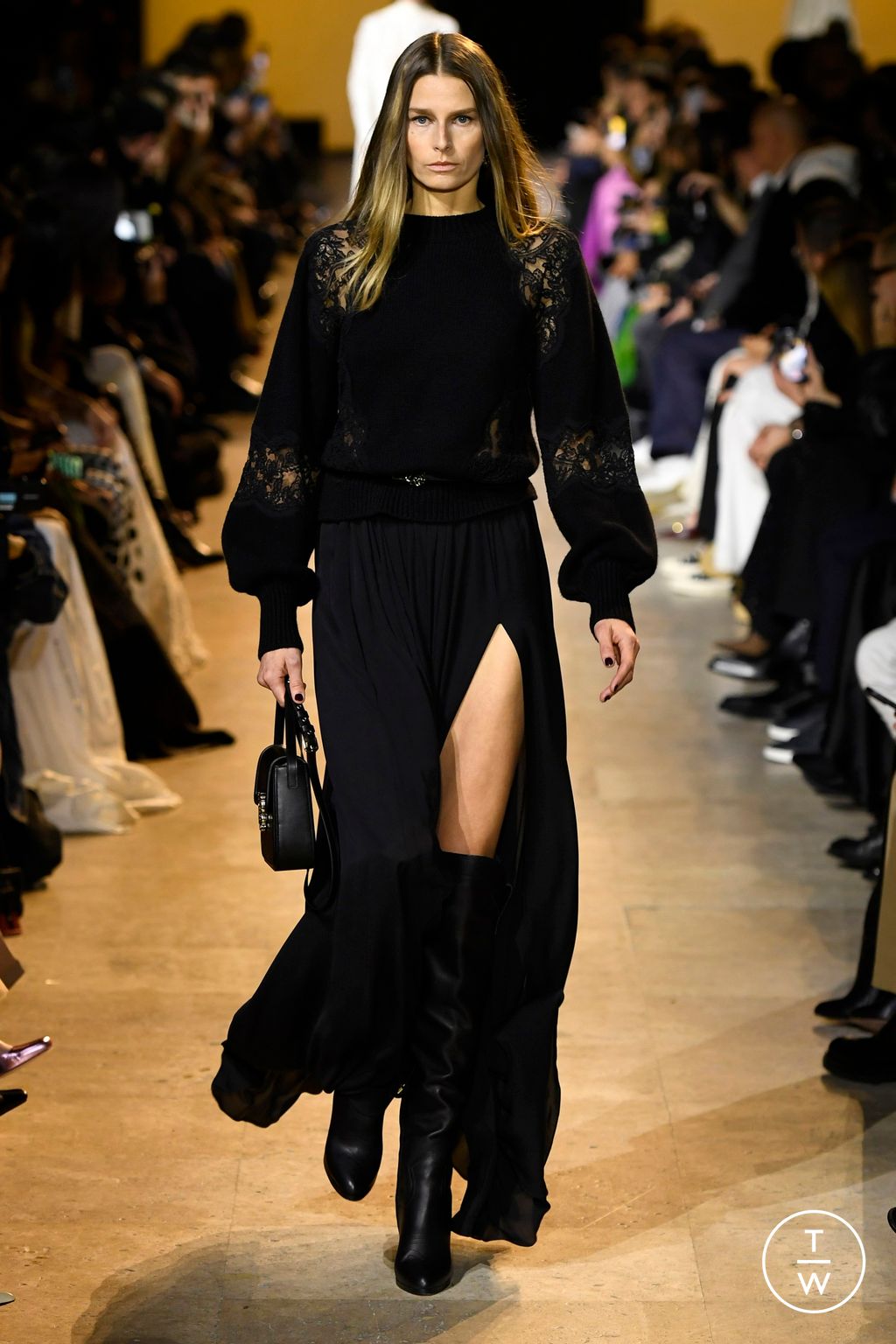 Fashion Week Paris Fall/Winter 2024 look 36 from the Elie Saab collection 女装