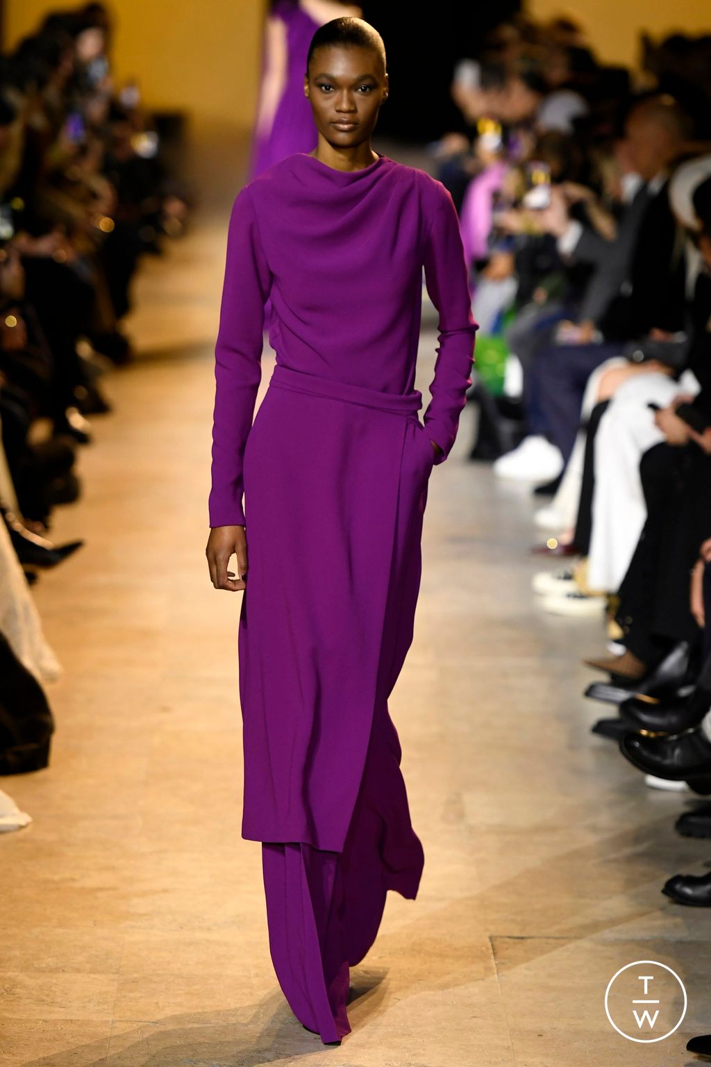 Fashion Week Paris Fall/Winter 2024 look 42 from the Elie Saab collection 女装