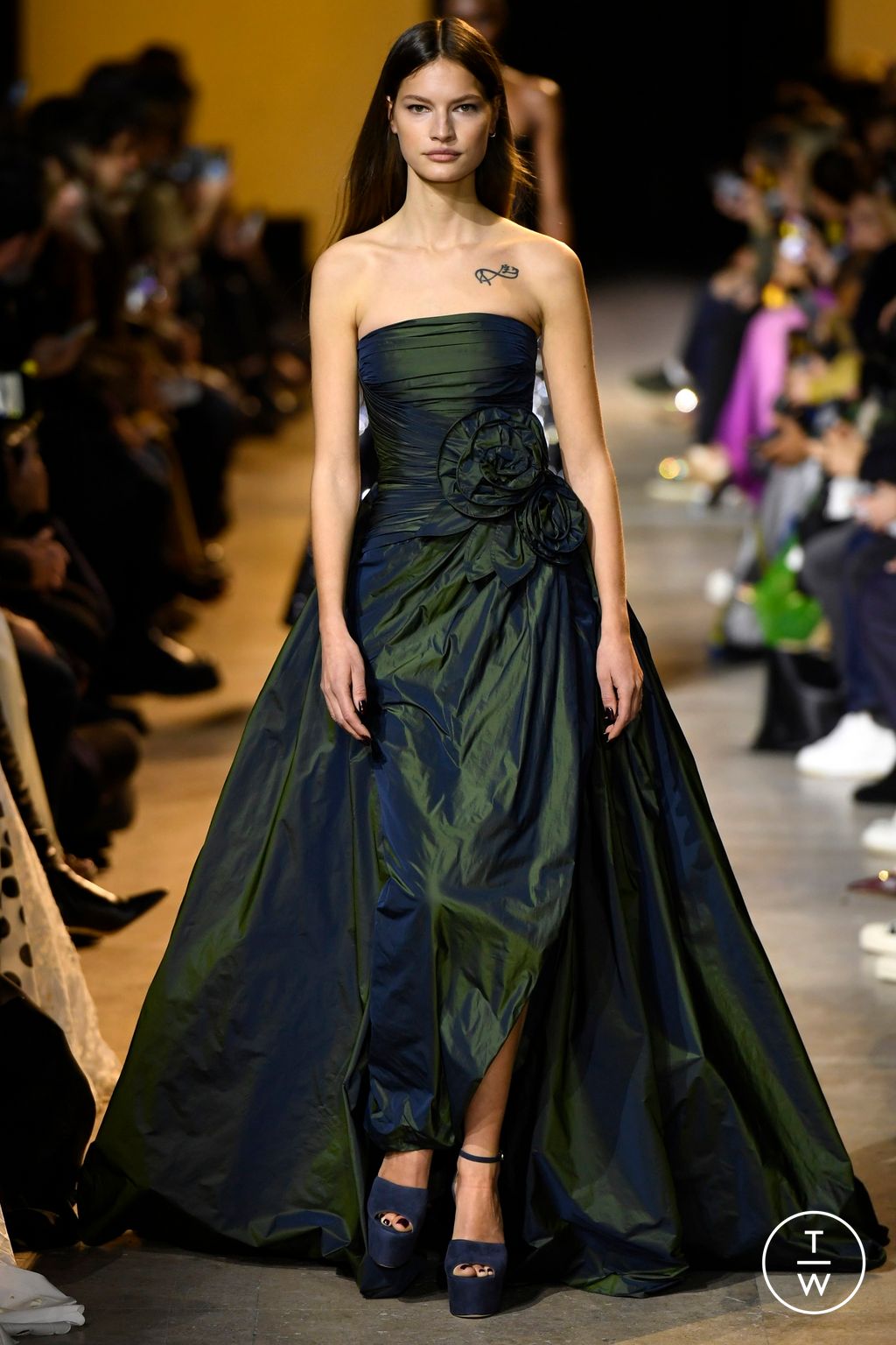 Fashion Week Paris Fall/Winter 2024 look 48 from the Elie Saab collection 女装