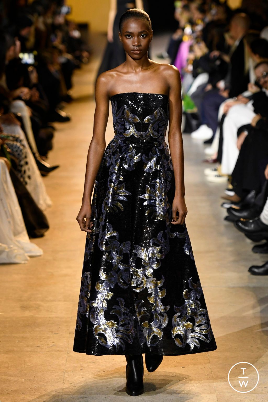 Fashion Week Paris Fall/Winter 2024 look 49 from the Elie Saab collection 女装