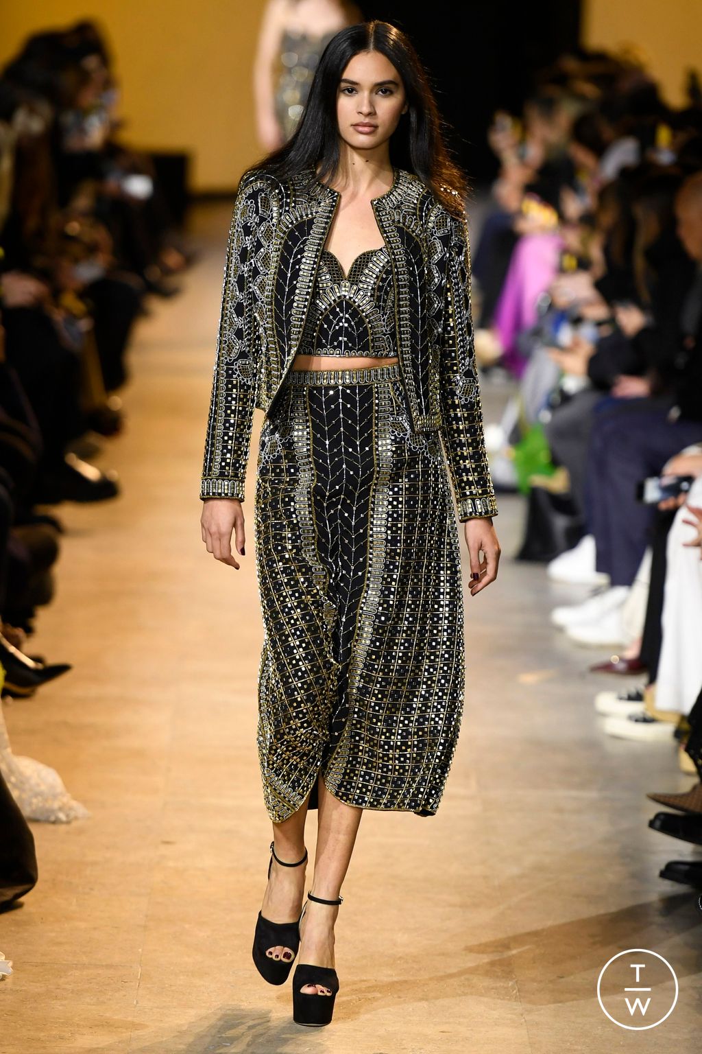 Fashion Week Paris Fall/Winter 2024 look 60 from the Elie Saab collection 女装