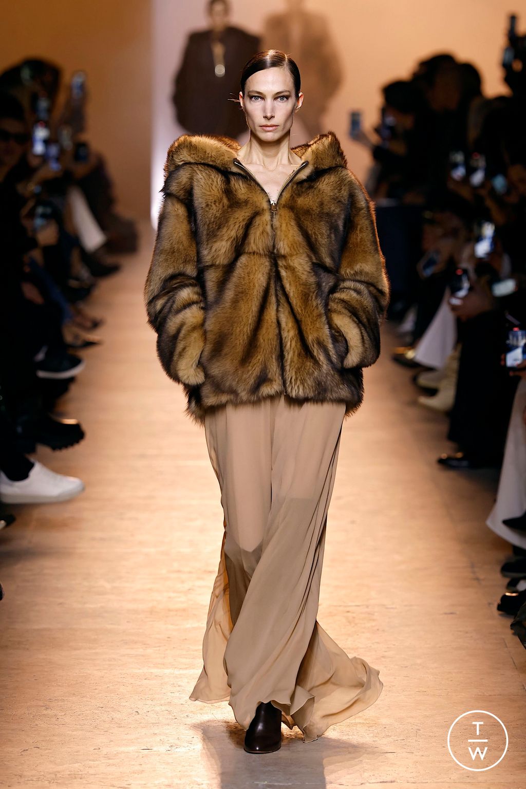 Fashion Week Paris Fall/Winter 2025 look 1 from the Elie Saab collection womenswear