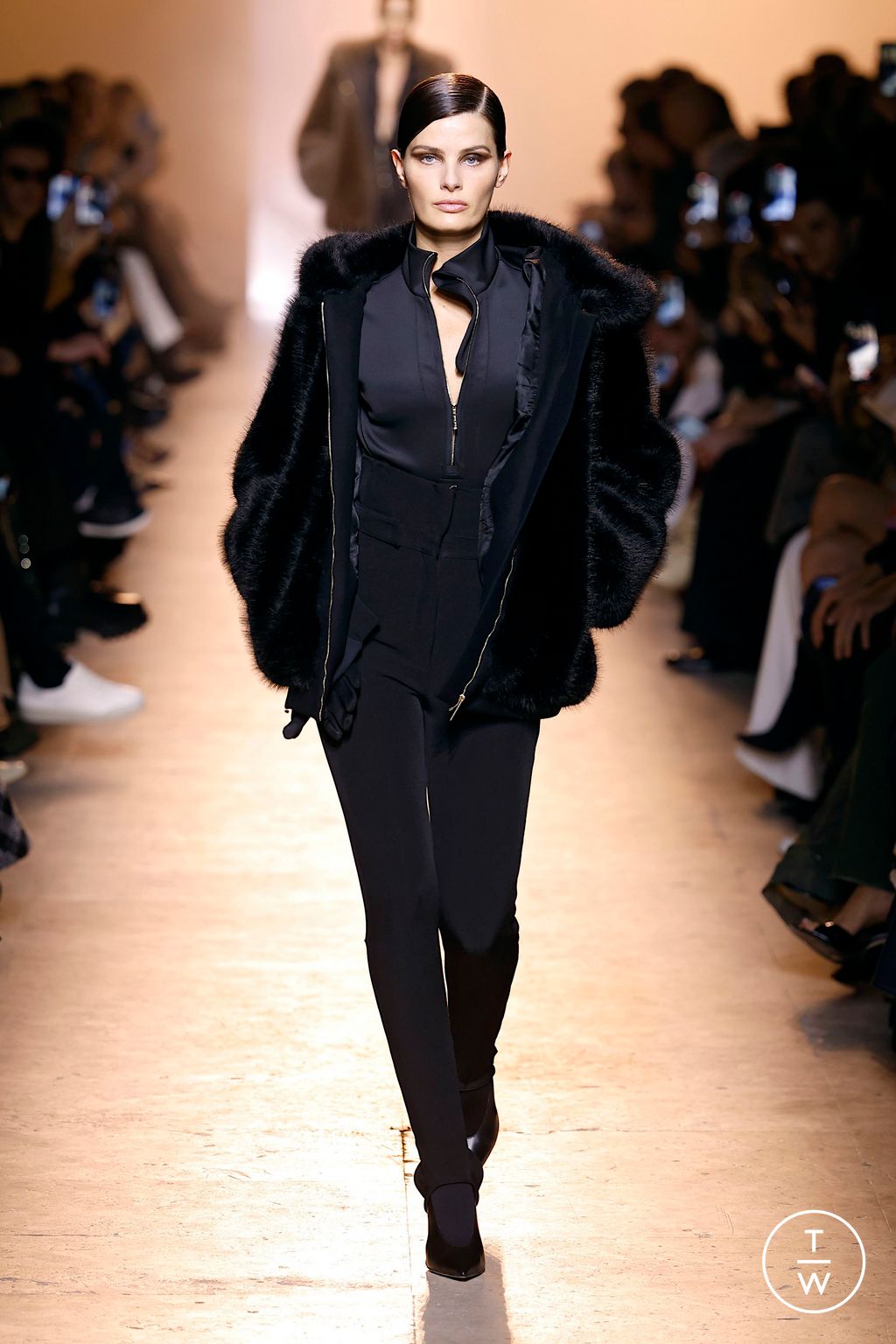 Fashion Week Paris Fall/Winter 2025 look 2 from the Elie Saab collection womenswear