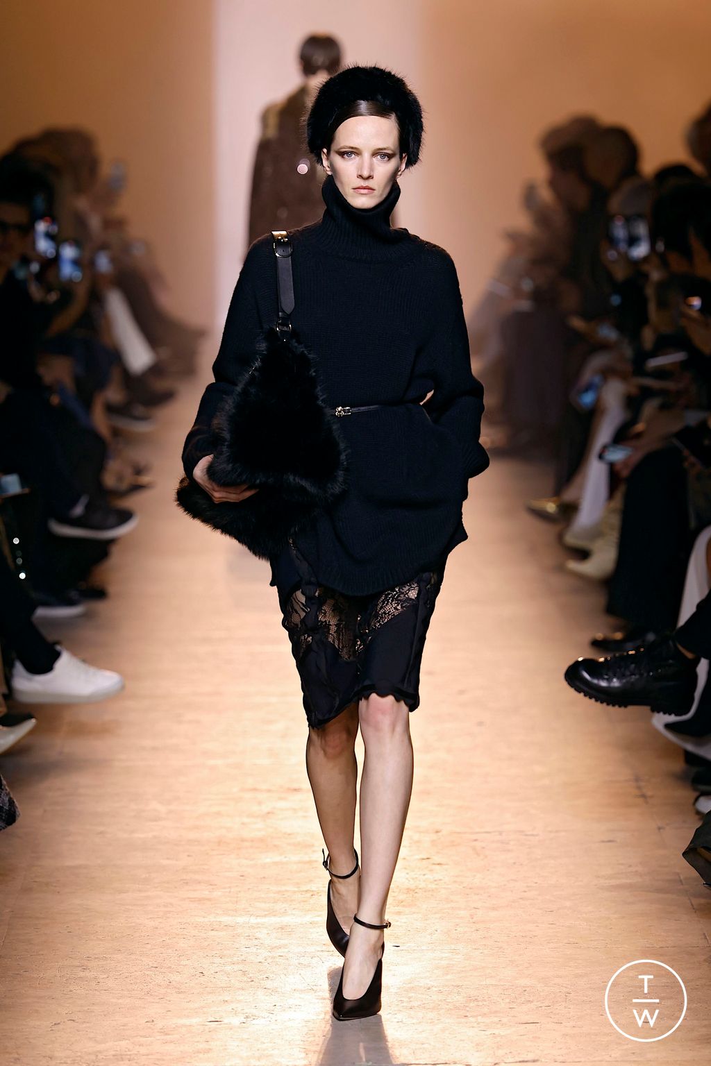 Fashion Week Paris Fall/Winter 2025 look 8 from the Elie Saab collection 女装