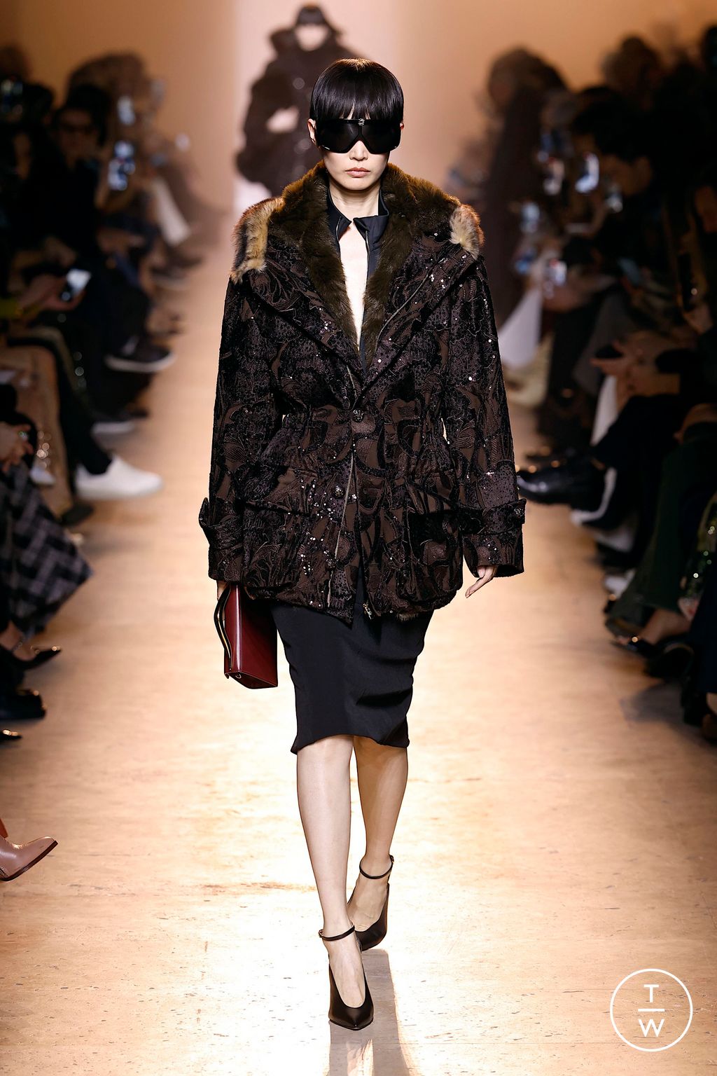Fashion Week Paris Fall/Winter 2025 look 9 from the Elie Saab collection womenswear