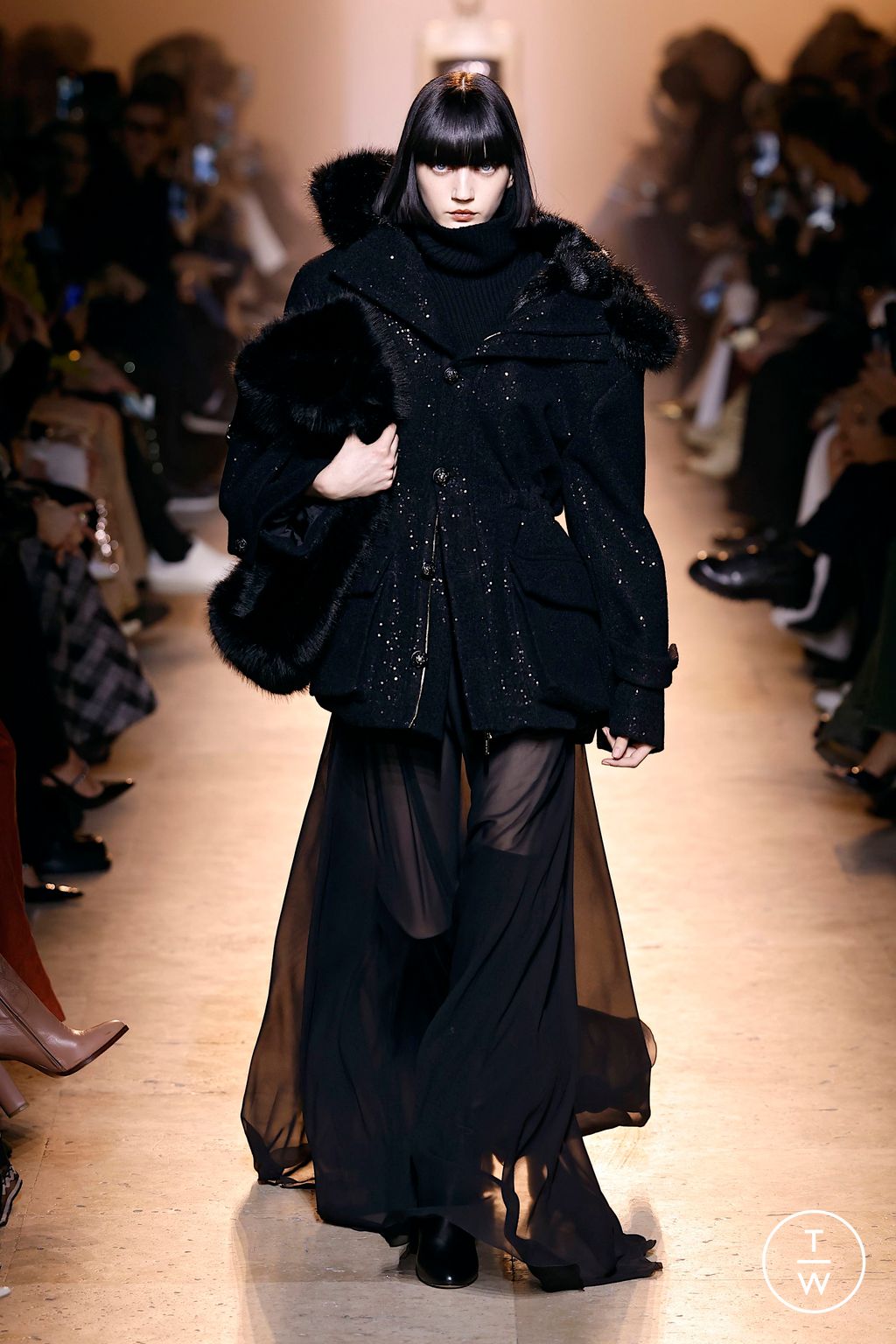 Fashion Week Paris Fall/Winter 2025 look 10 from the Elie Saab collection womenswear