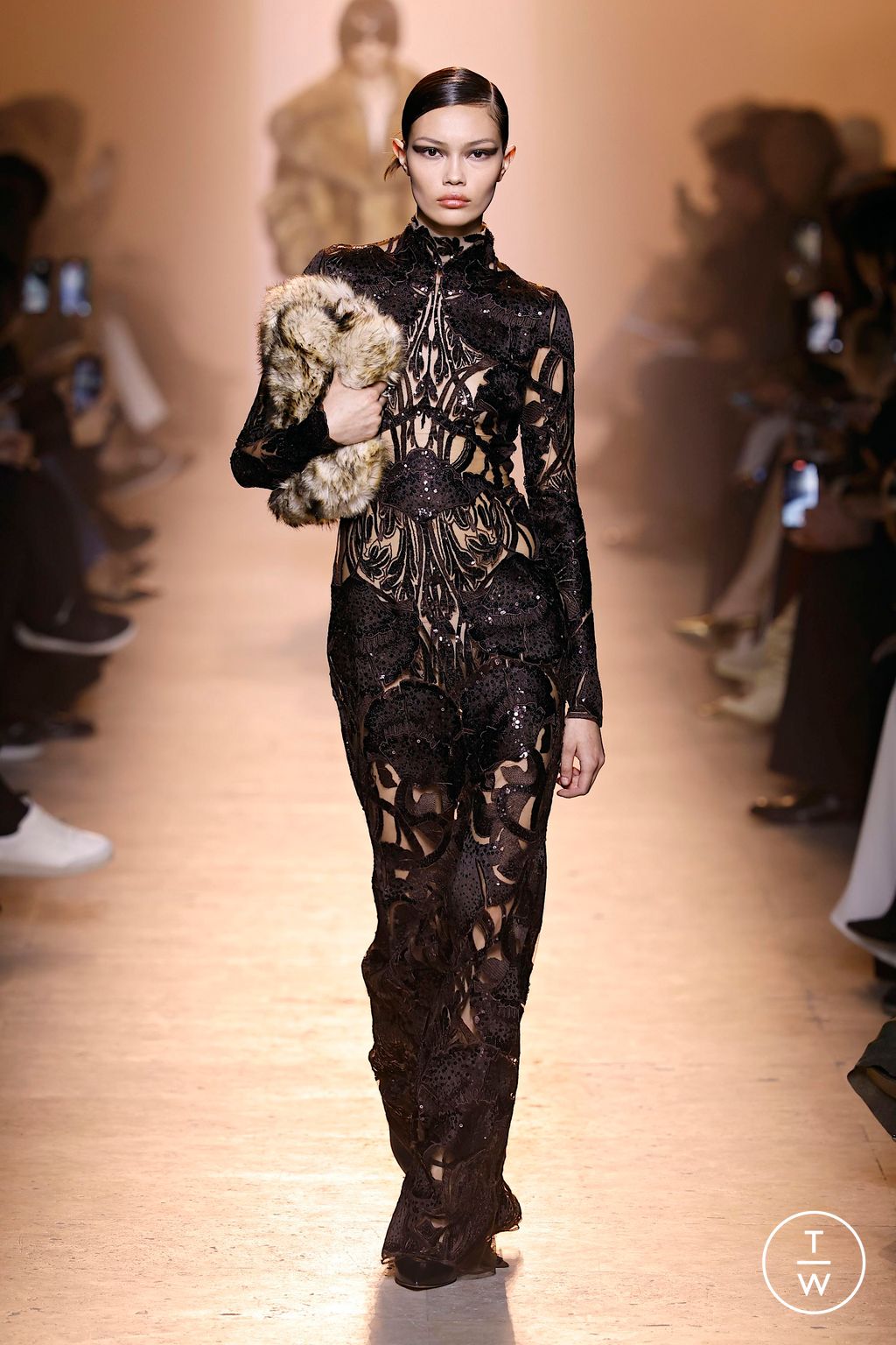 Fashion Week Paris Fall/Winter 2025 look 13 de la collection Elie Saab womenswear