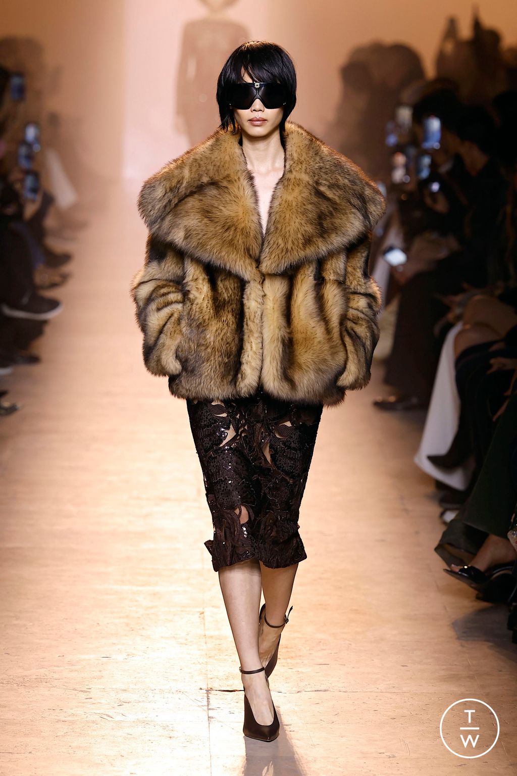 Fashion Week Paris Fall/Winter 2025 look 14 from the Elie Saab collection womenswear