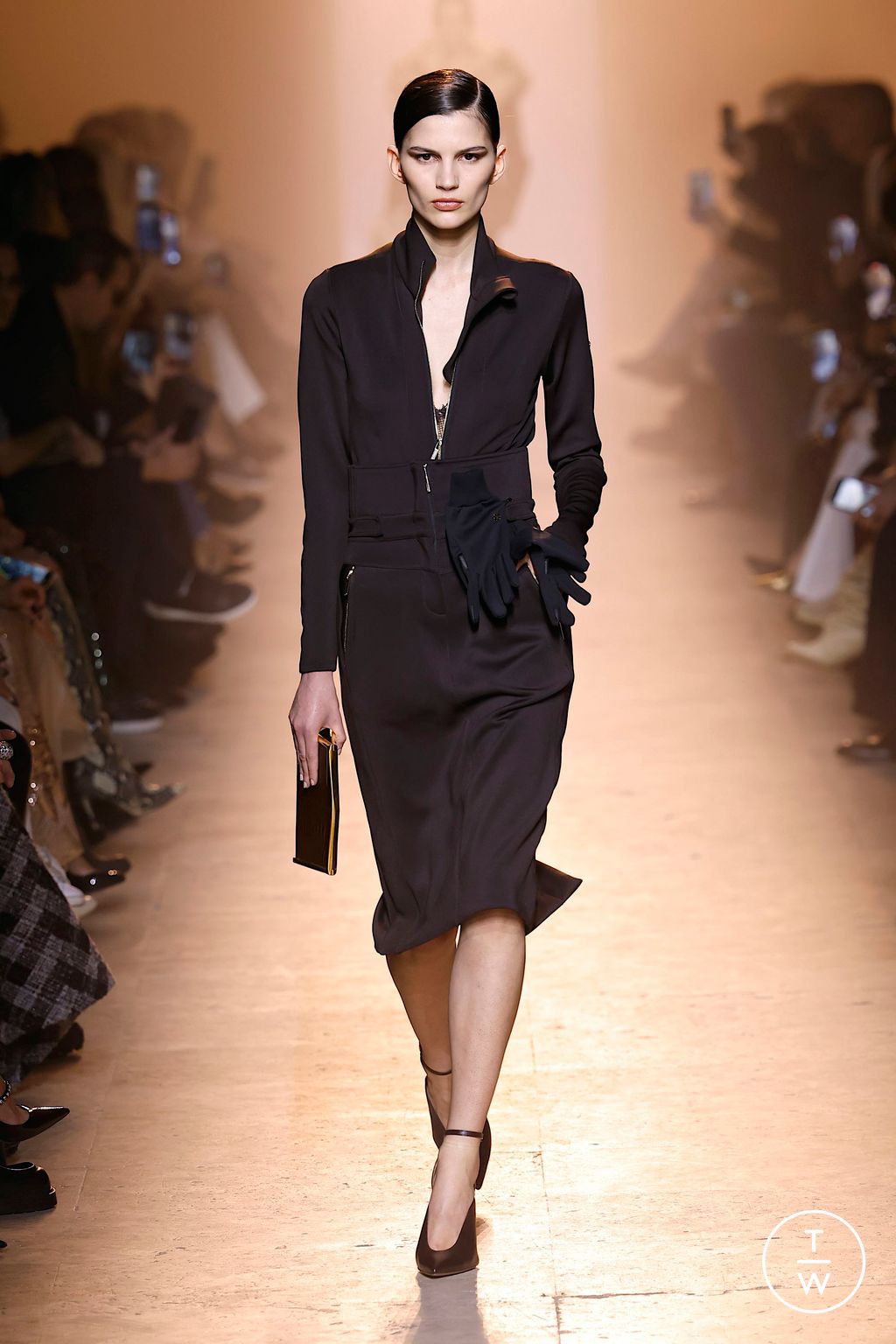 Fashion Week Paris Fall/Winter 2025 look 17 from the Elie Saab collection womenswear