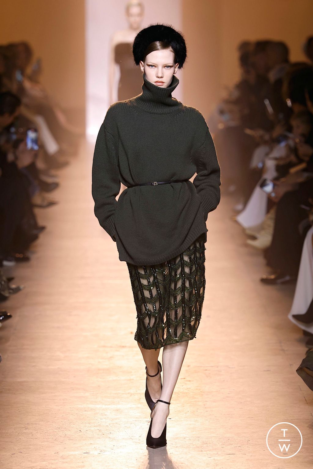 Fashion Week Paris Fall/Winter 2025 look 25 from the Elie Saab collection 女装