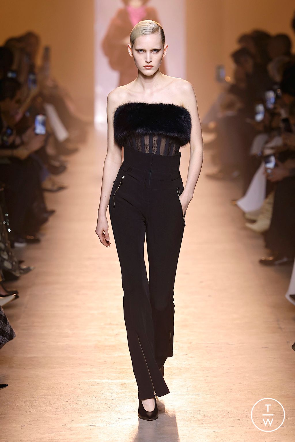 Fashion Week Paris Fall/Winter 2025 look 26 from the Elie Saab collection womenswear