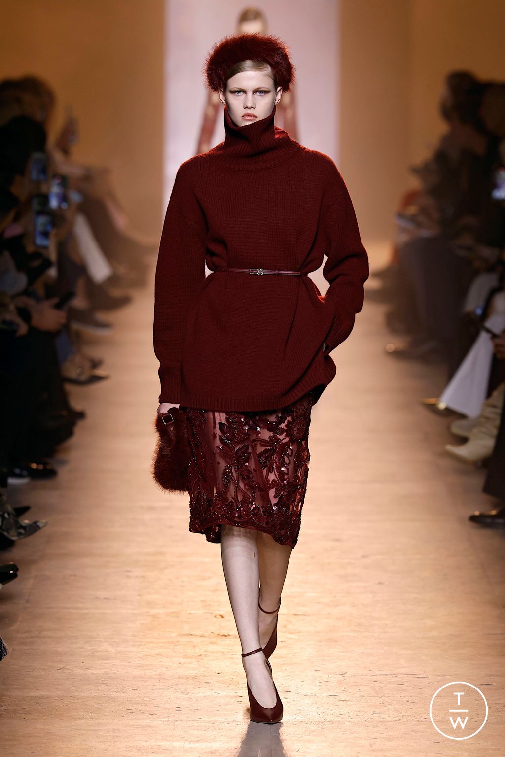 Fashion Week Paris Fall/Winter 2025 look 30 from the Elie Saab collection womenswear