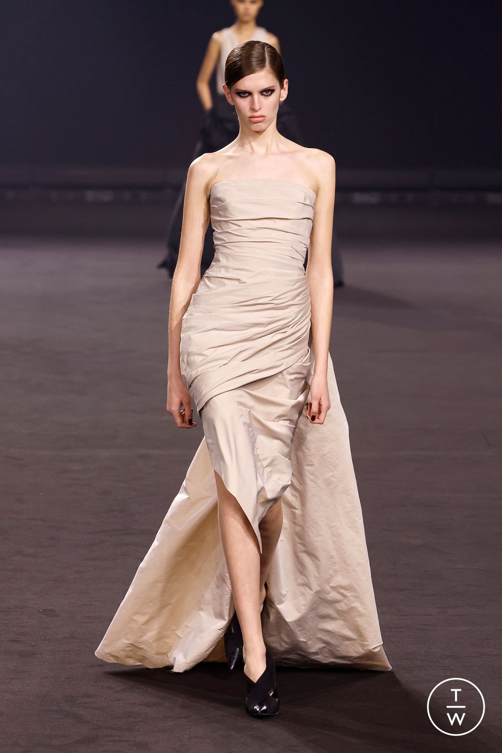 Fashion Week Paris Fall/Winter 2026 look 13 from the Elie Saab collection 女装