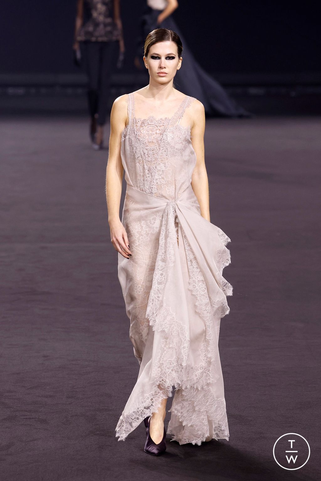 Fashion Week Paris Fall/Winter 2026 look 17 from the Elie Saab collection womenswear