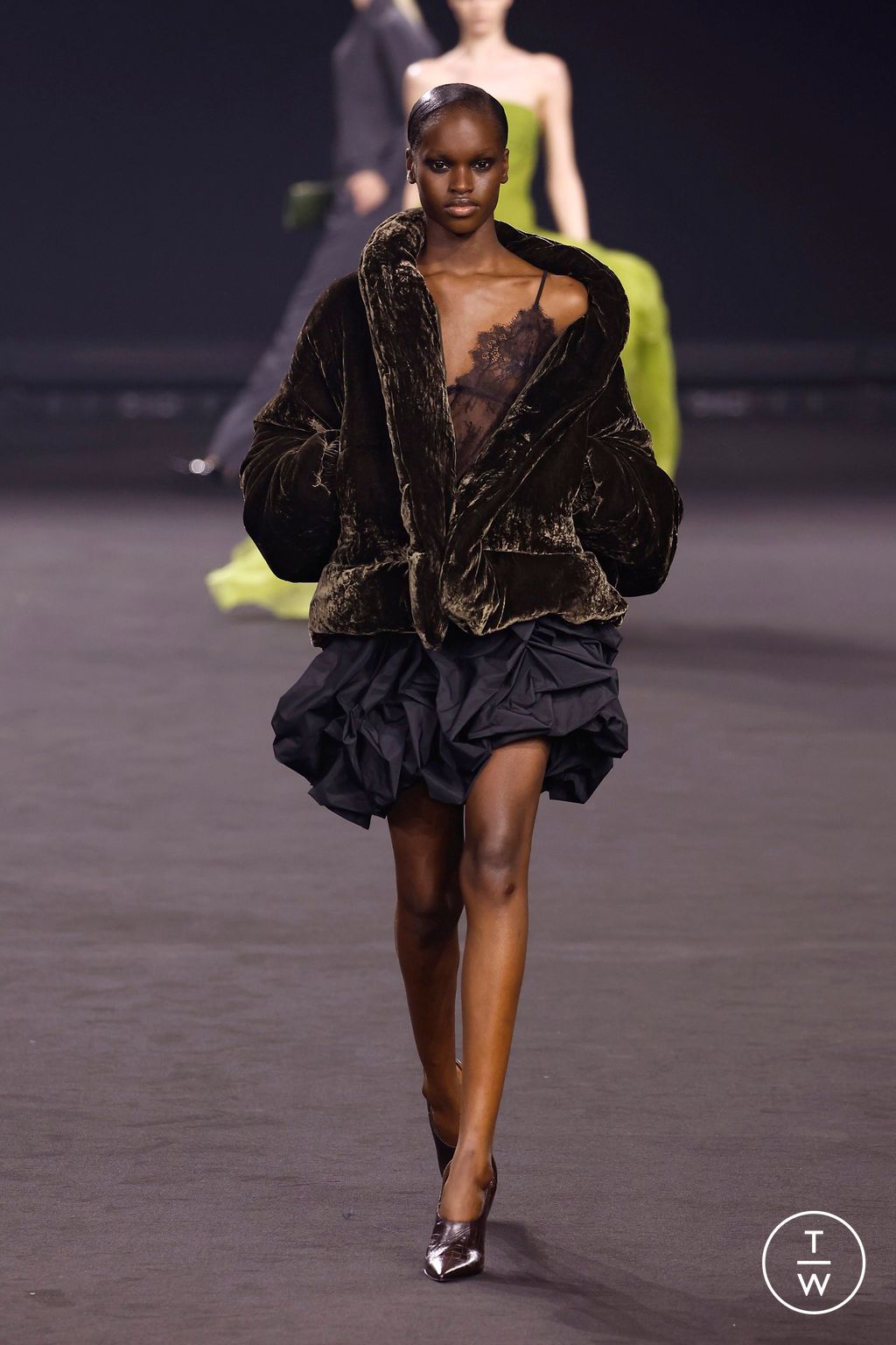 Fashion Week Paris Fall/Winter 2026 look 25 from the Elie Saab collection 女装