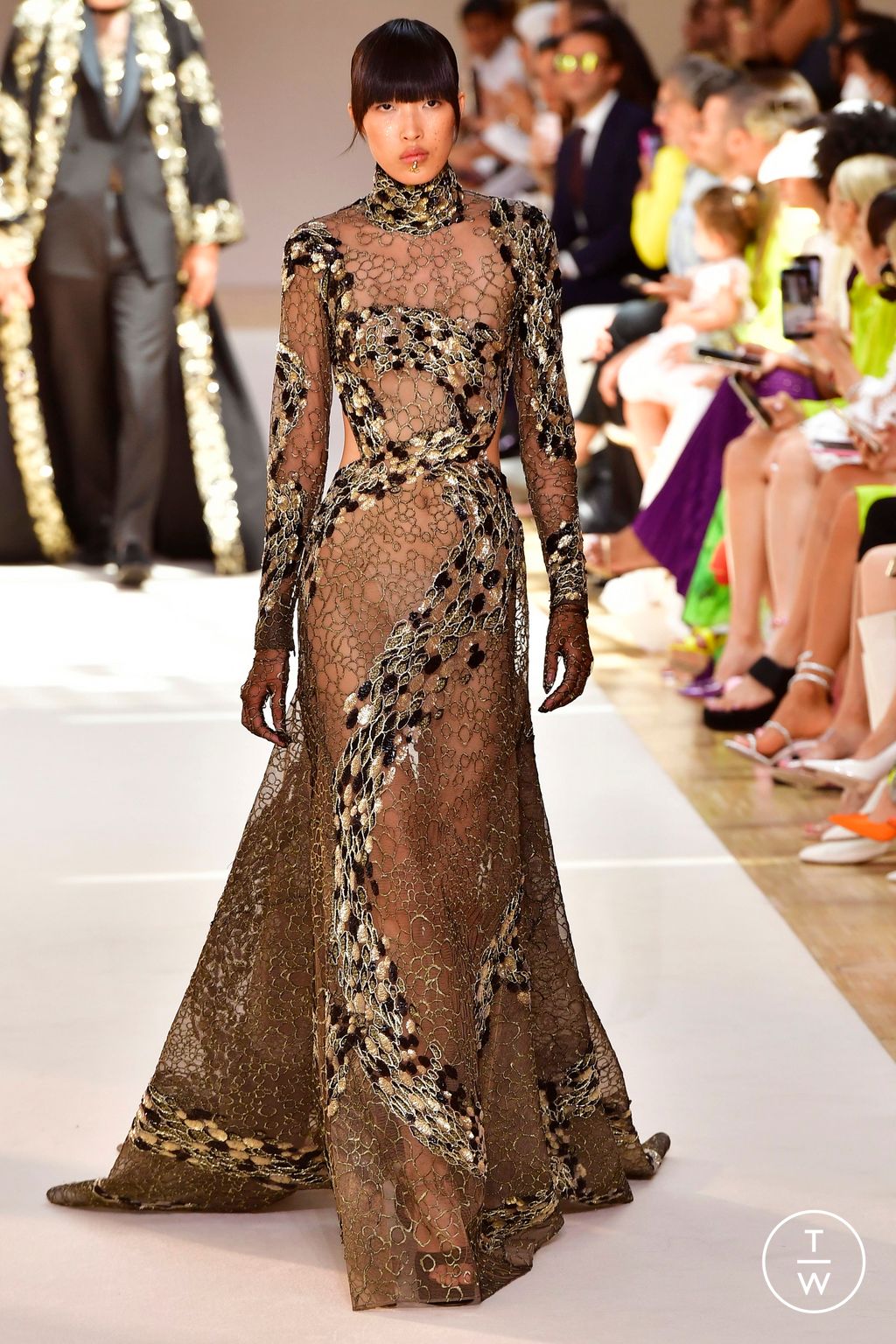 Fashion Week Paris Fall/Winter 2022 look 6 from the Elie Saab collection couture
