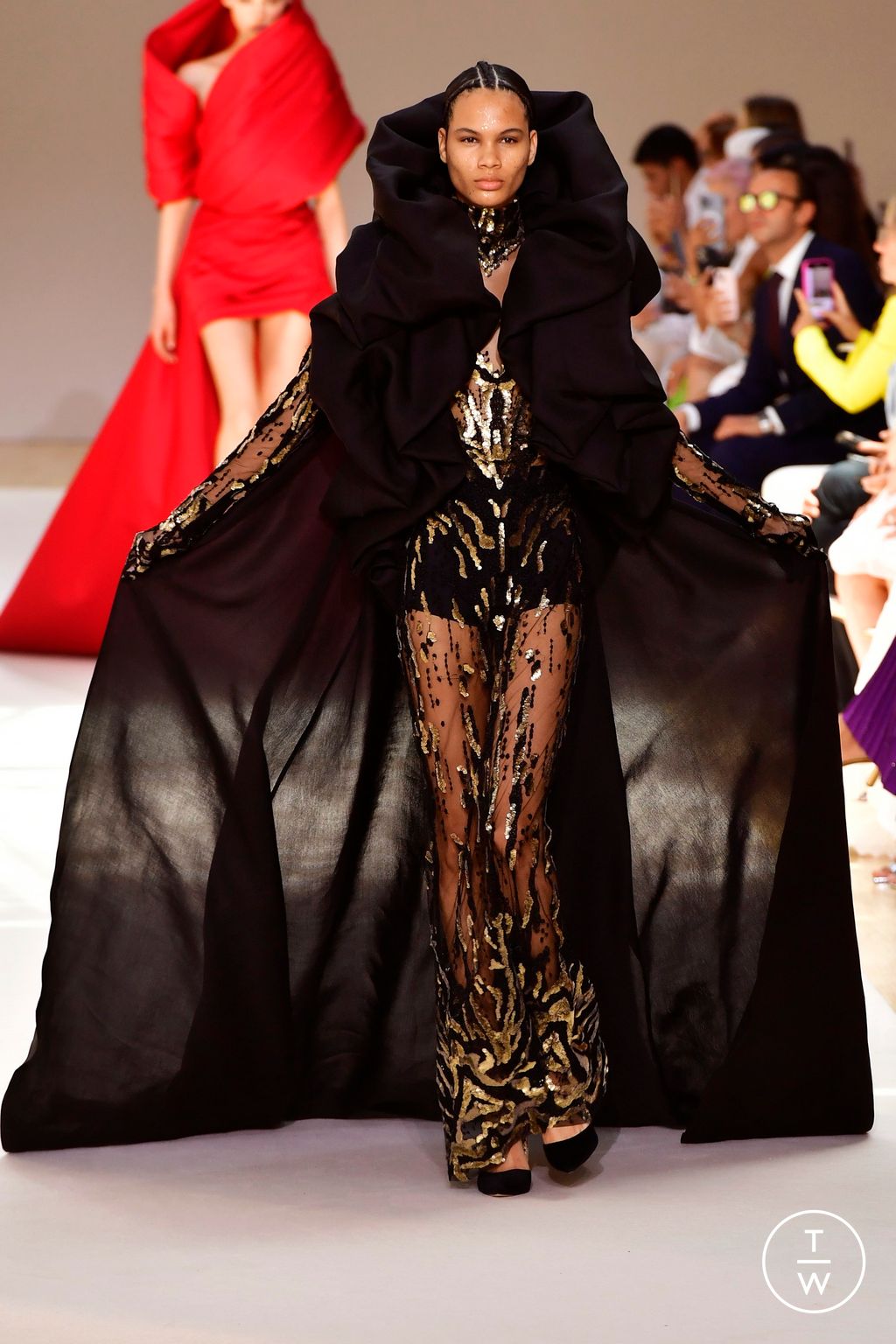 Fashion Week Paris Fall/Winter 2022 look 9 from the Elie Saab collection couture