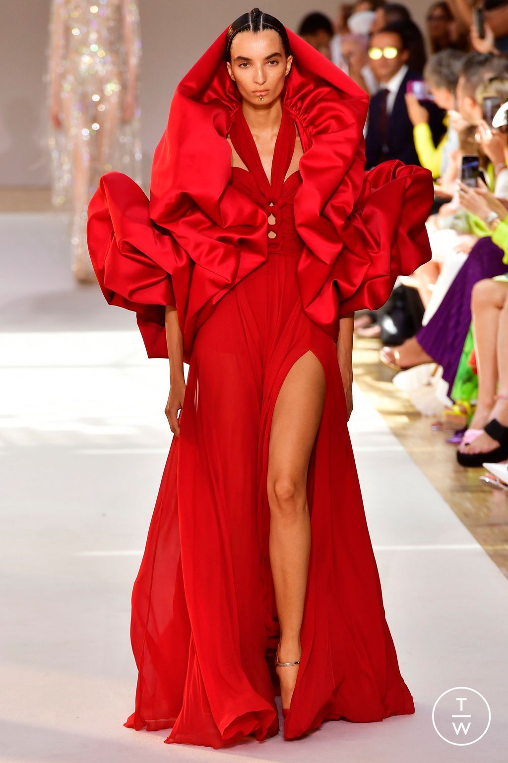 Fashion Week Paris Fall/Winter 2022 look 13 from the Elie Saab collection couture