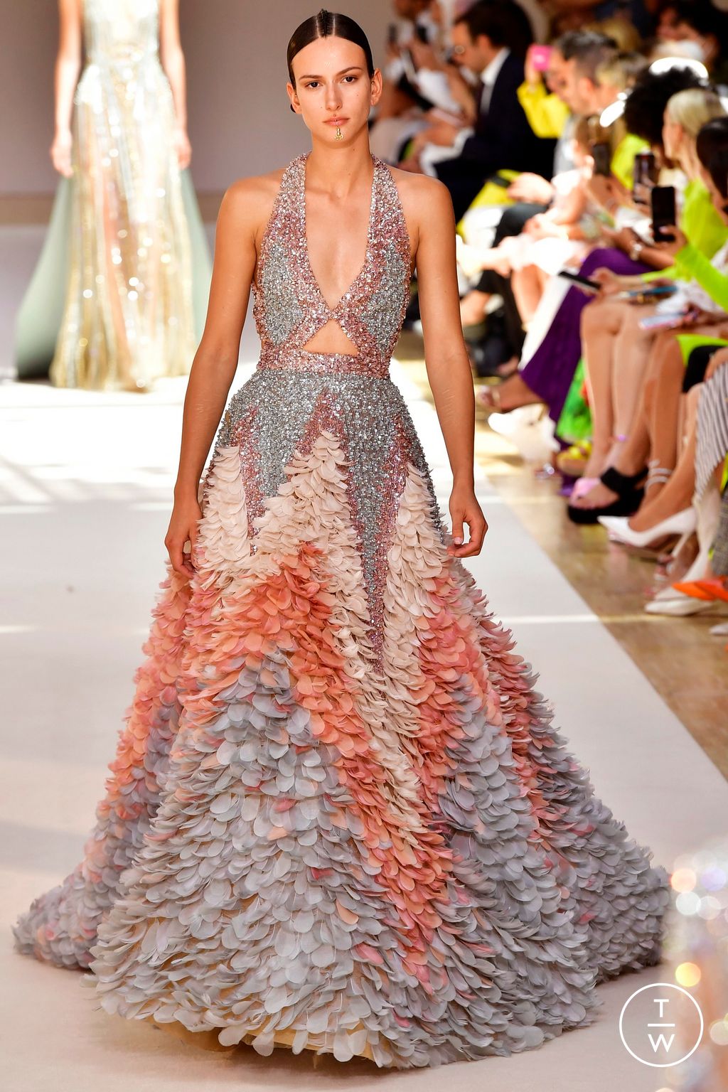 Fashion Week Paris Fall/Winter 2022 look 22 from the Elie Saab collection couture