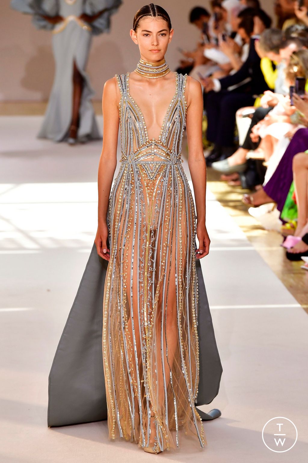 Fashion Week Paris Fall/Winter 2022 look 23 from the Elie Saab collection couture