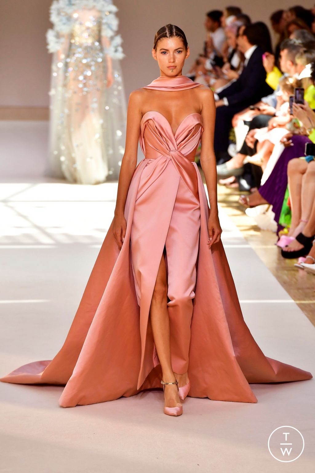 Fashion Week Paris Fall/Winter 2022 look 28 from the Elie Saab collection couture