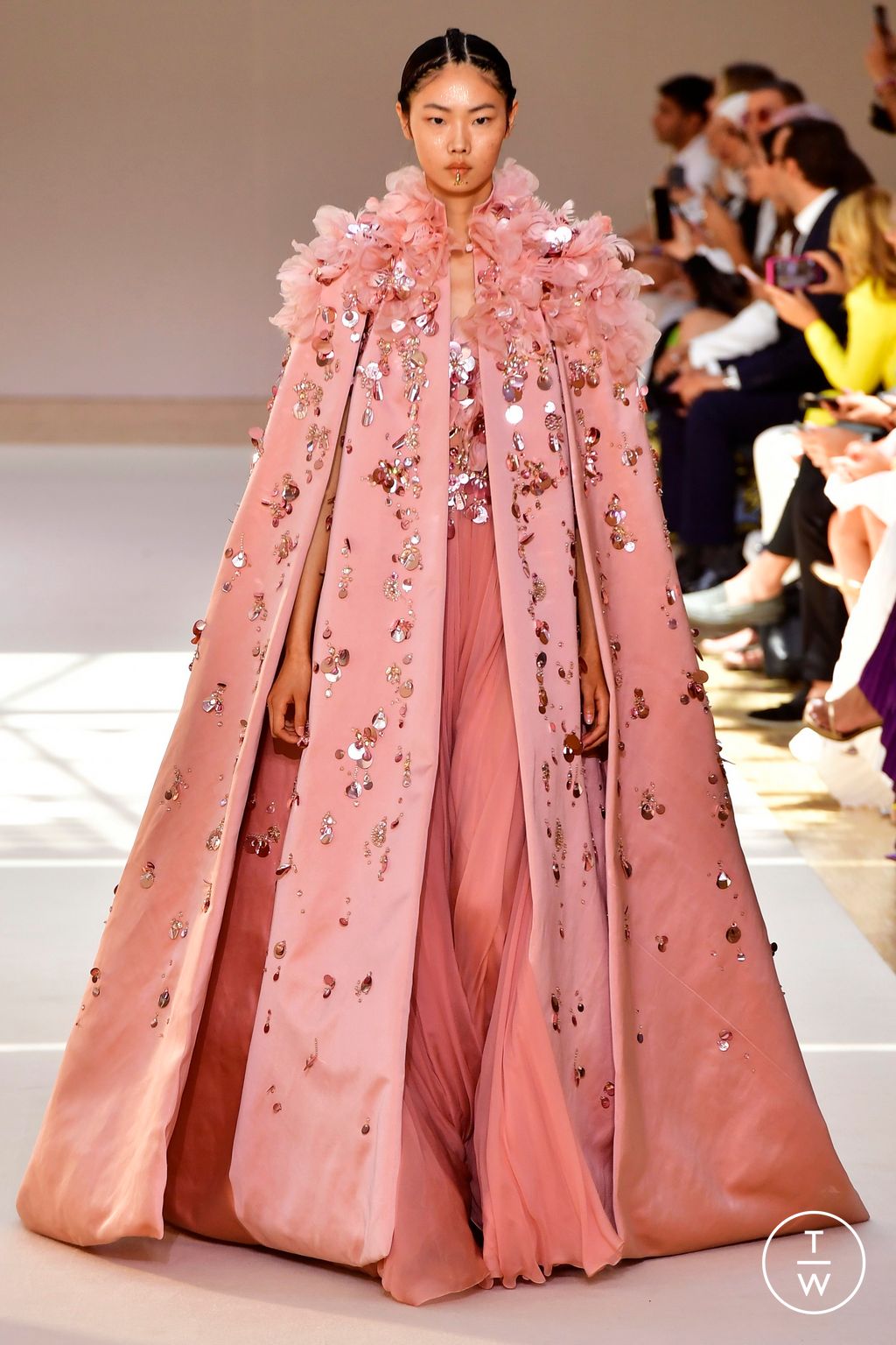 Fashion Week Paris Fall/Winter 2022 look 31 de la collection Elie Saab couture