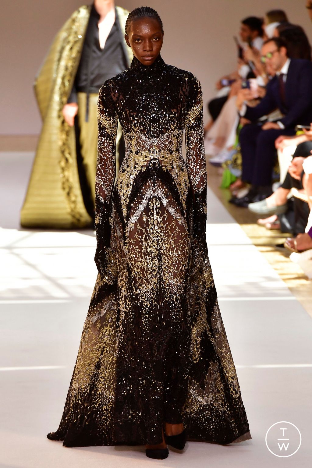 Fashion Week Paris Fall/Winter 2022 look 34 from the Elie Saab collection couture