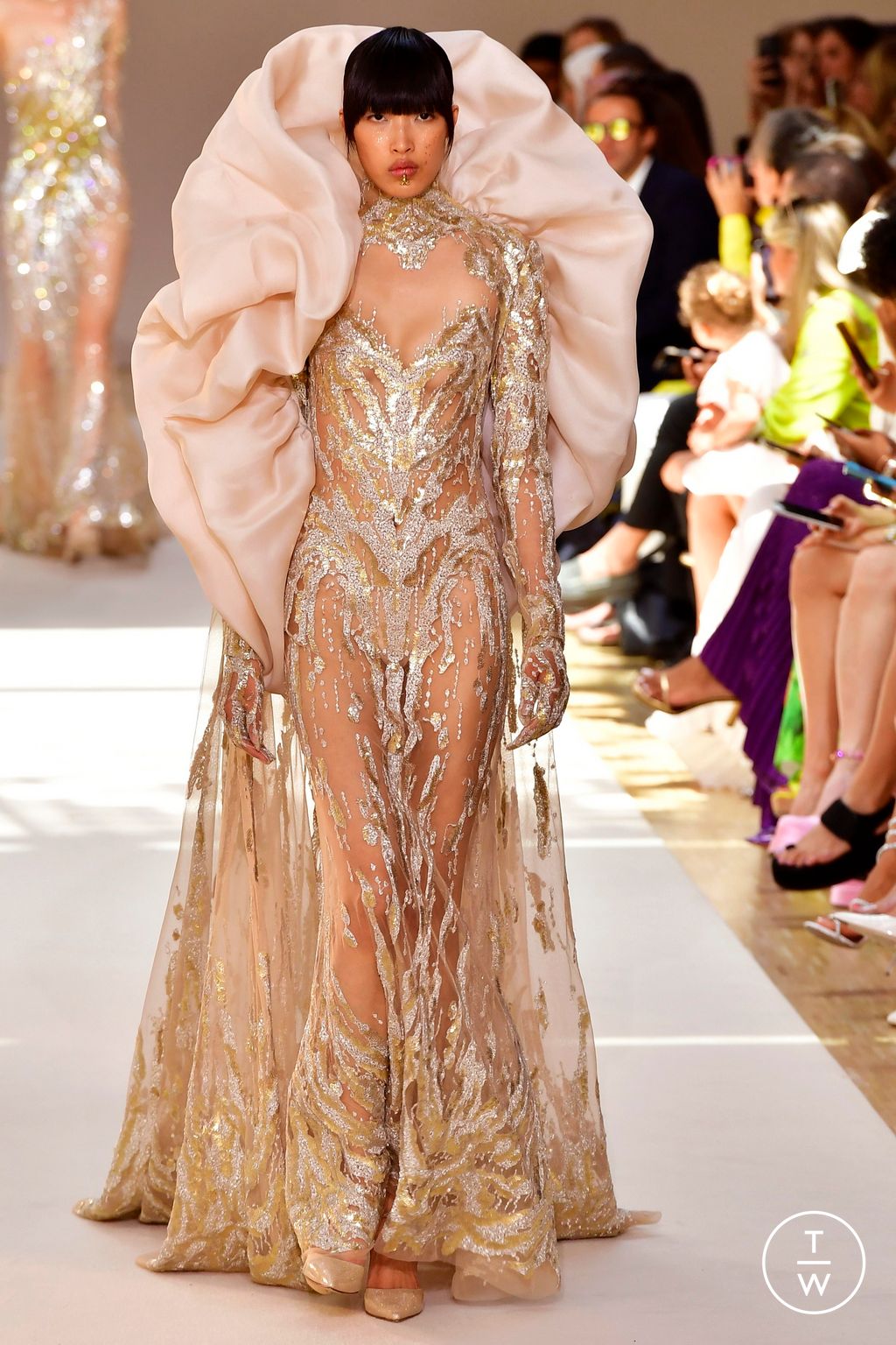Fashion Week Paris Fall/Winter 2022 look 39 from the Elie Saab collection couture
