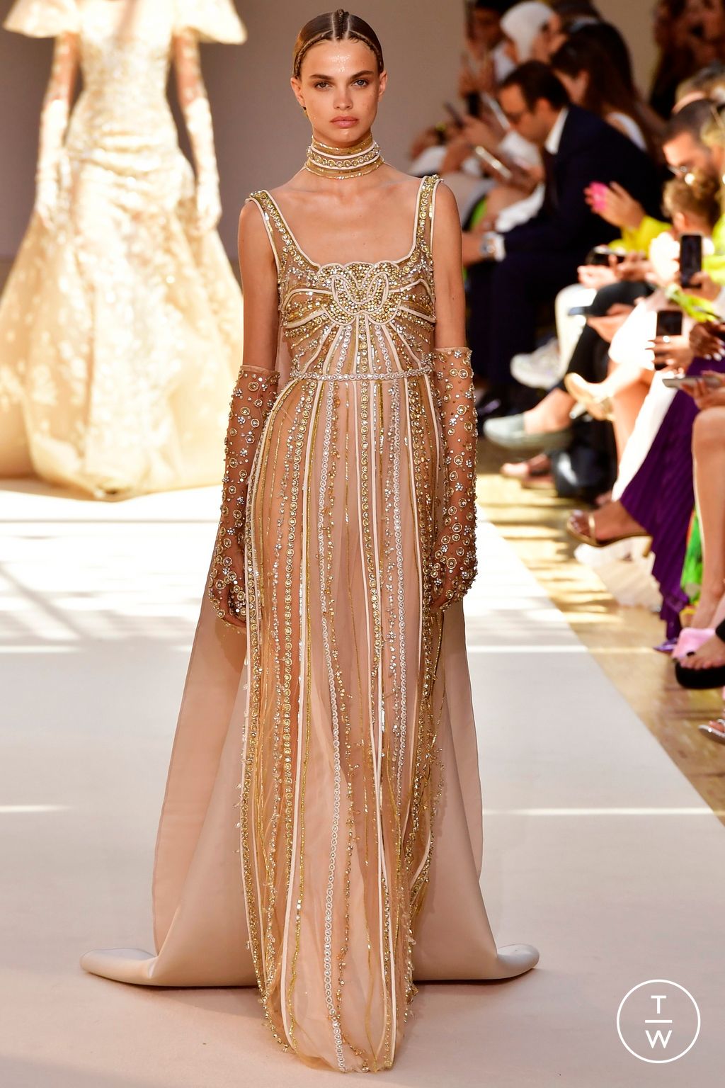 Fashion Week Paris Fall/Winter 2022 look 42 from the Elie Saab collection couture
