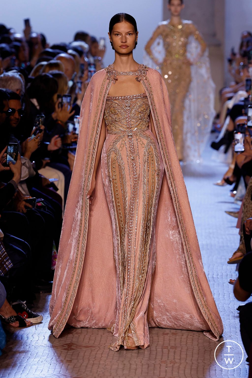 Fashion Week Paris Fall/Winter 2023 look 1 from the Elie Saab collection 高级定制
