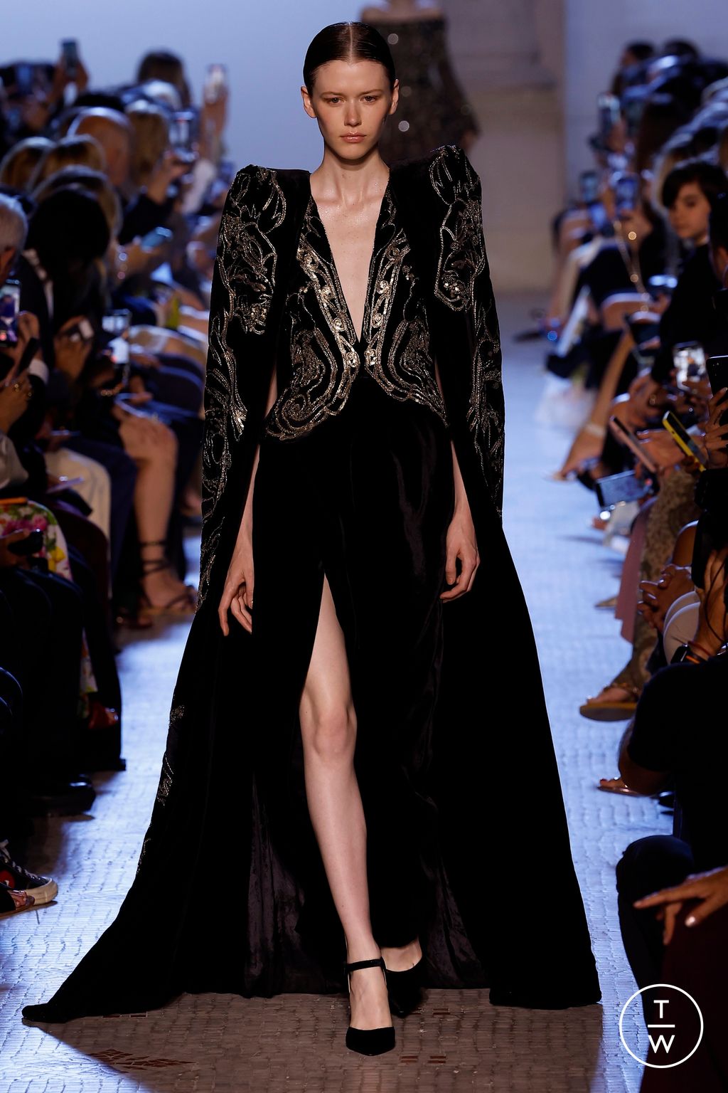 Fashion Week Paris Fall/Winter 2023 look 10 from the Elie Saab collection couture