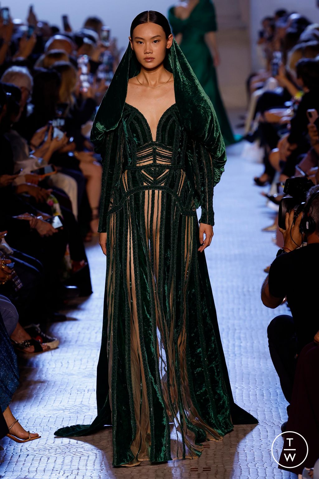 Fashion Week Paris Fall/Winter 2023 look 25 de la collection Elie Saab couture