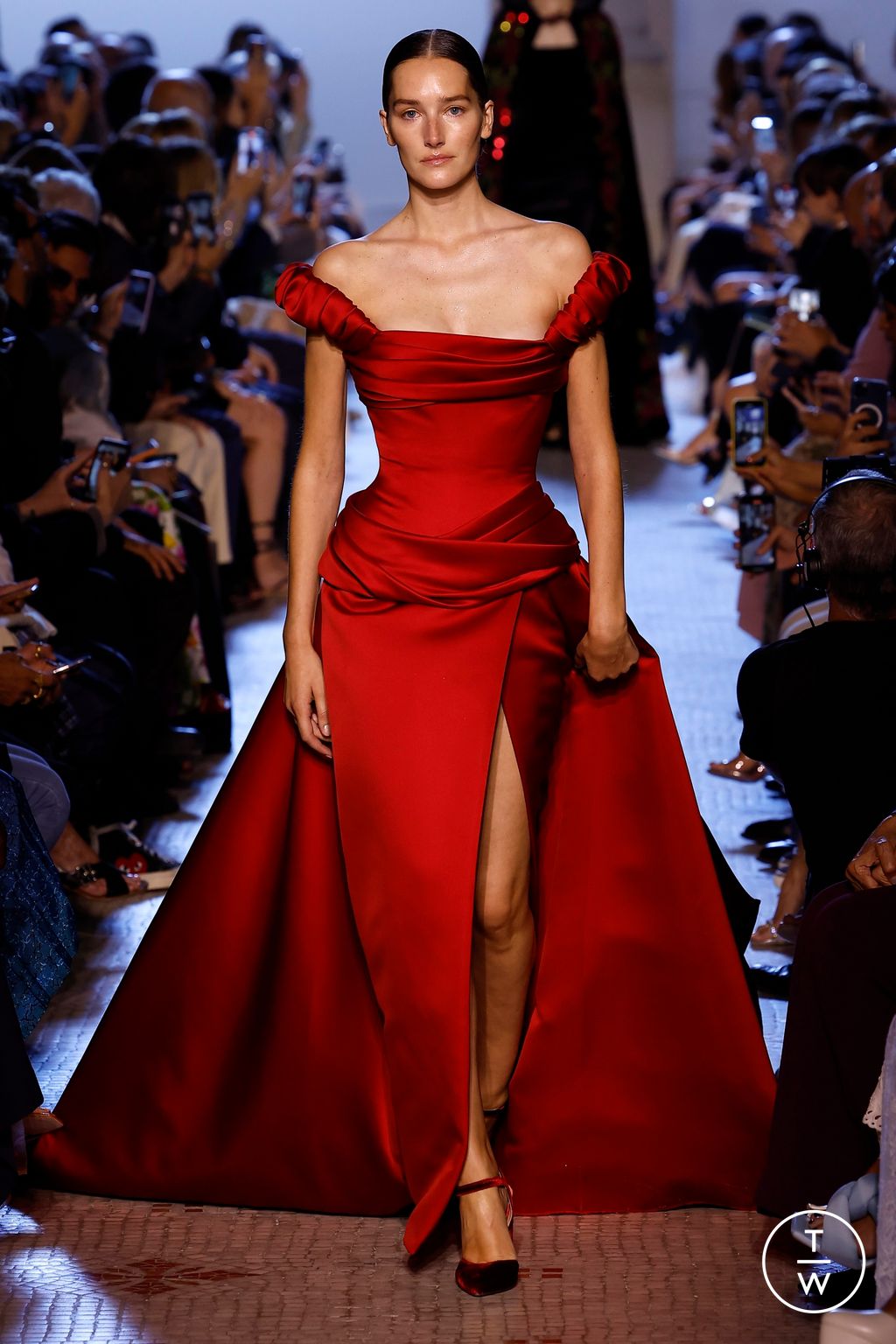 Fashion Week Paris Fall/Winter 2023 look 31 from the Elie Saab collection 高级定制