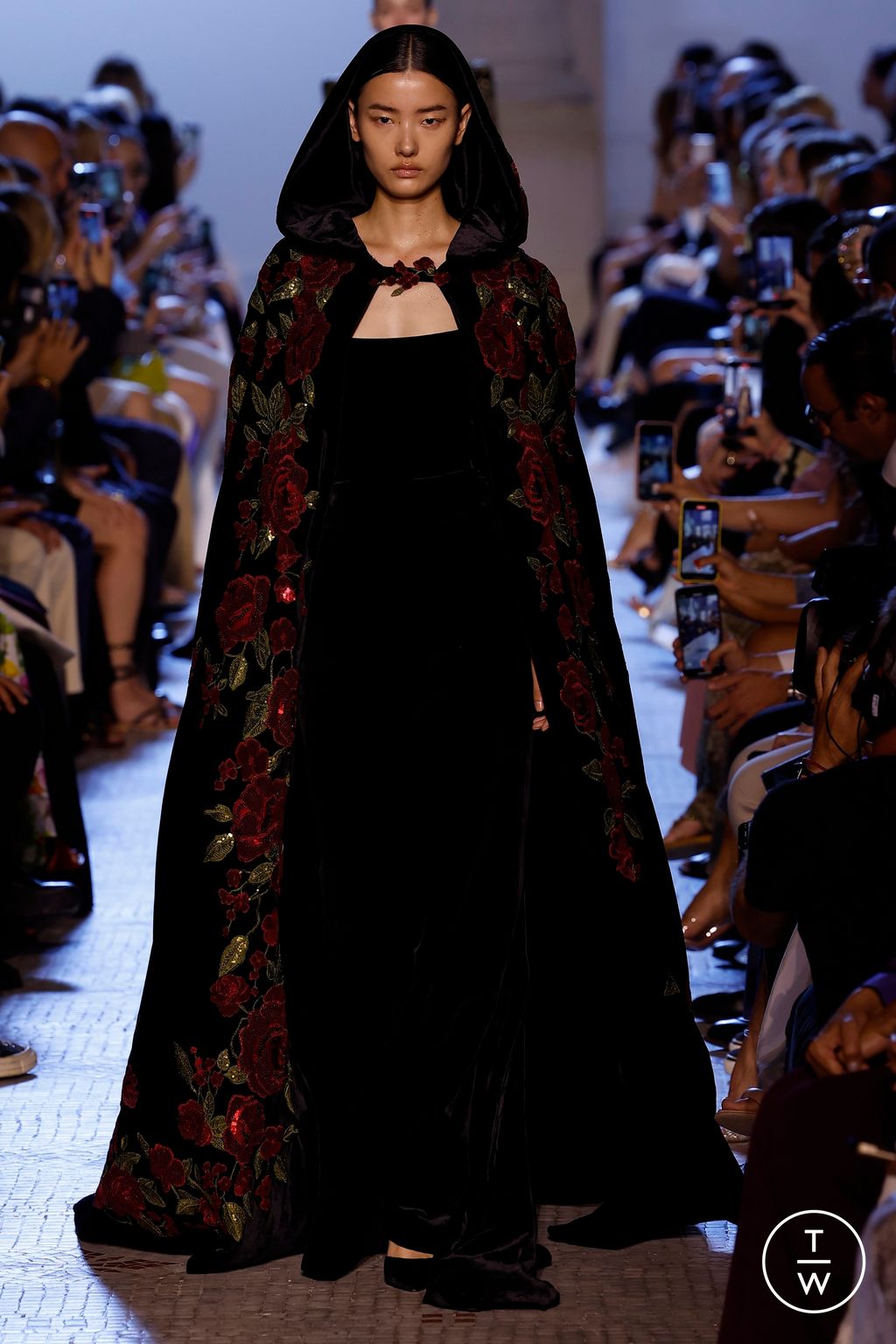 Fashion Week Paris Fall/Winter 2023 look 32 from the Elie Saab collection couture