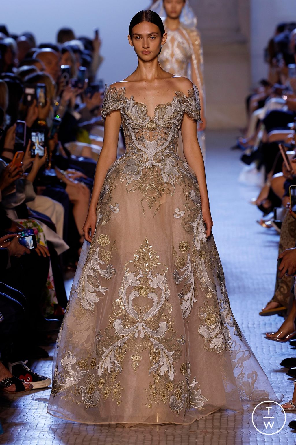 Fashion Week Paris Fall/Winter 2023 look 37 from the Elie Saab collection couture