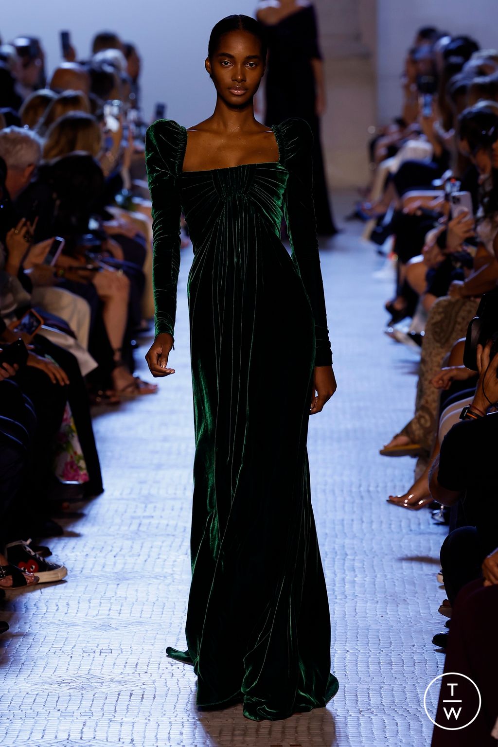 Fashion Week Paris Fall/Winter 2023 look 43 de la collection Elie Saab couture