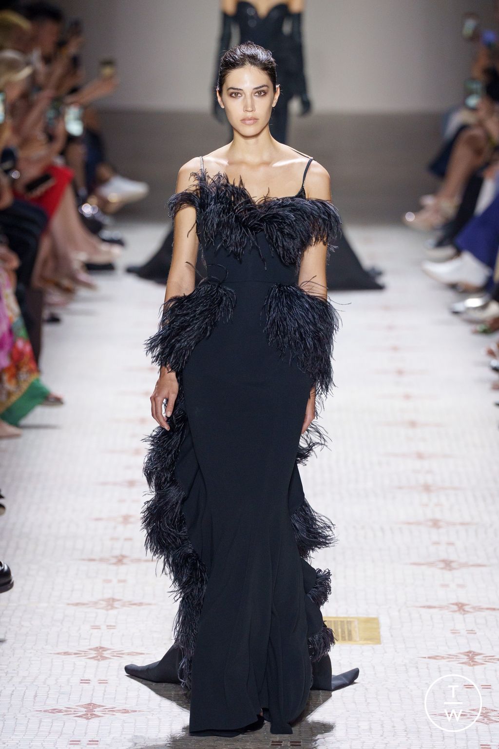 Fashion Week Paris Fall/Winter 2024 look 2 from the Elie Saab collection 高级定制